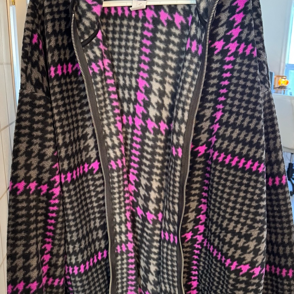 Livi Active Black & Pink Houndstooth Zip Utility Jacket
